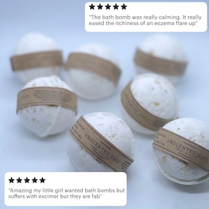 Può includere: Cinque bombe da bagno bianche con etichette marroni che recitano "Unscented Oats Shea Butter" e recensioni a cinque stelle. Le recensioni menzionano che le bombe da bagno sono calmanti e aiutano con l'eczema.