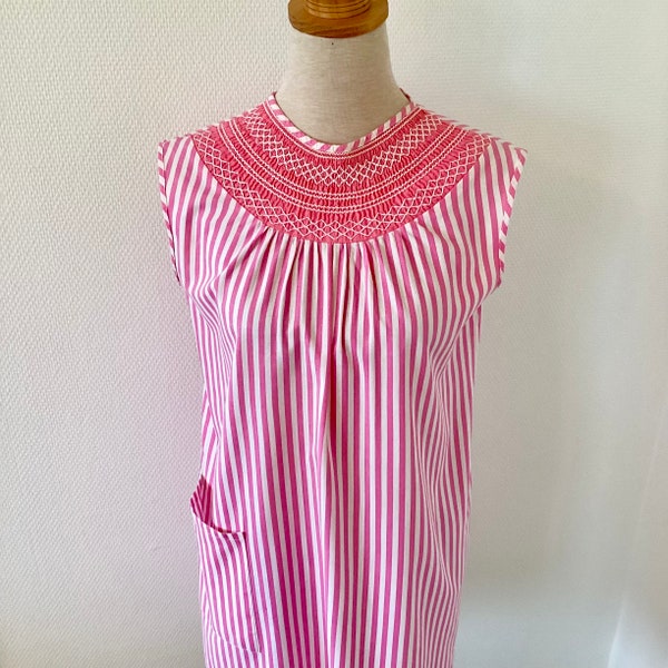 Vintage dress from the 1970s / sixties embroidered dress in white pink striped cotton / size S / French manufacturing / French vintage dress 70's