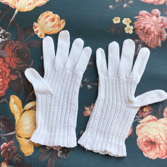 Old crochet gloves 1950 / vintage white crochet g… - image 6