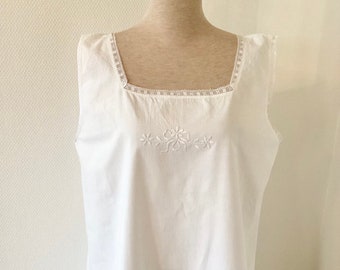 Chemise de nuit ancienne 1920 / chemise de nuit en coton blanc brodé dentelle / robe  / lingerie vintage / french antique nightdress 20’s