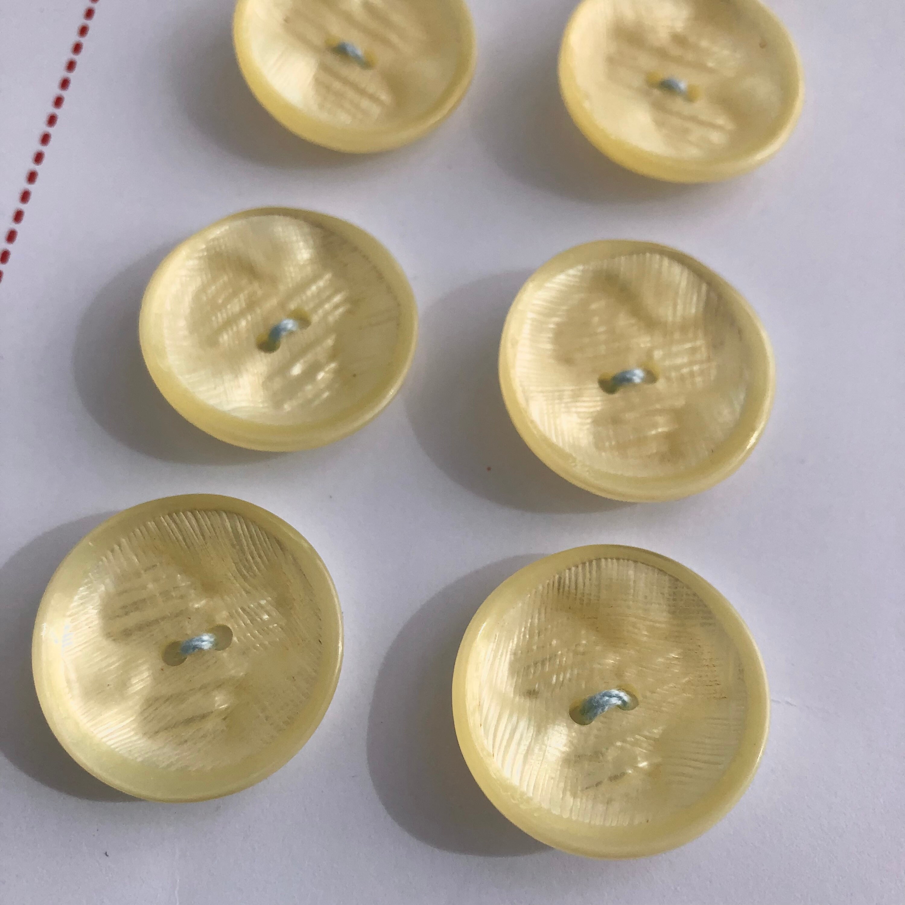 🟡 Lot De 7 Boutons Vintage Jaunes - Deux Trous - Diamètre 2,1 Cm - Réf. 545 - Occasion