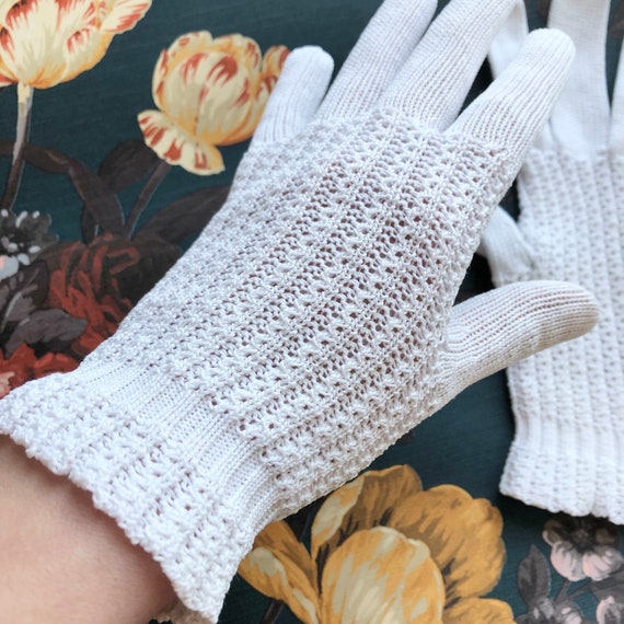 Old crochet gloves 1950 / vintage white crochet g… - image 2