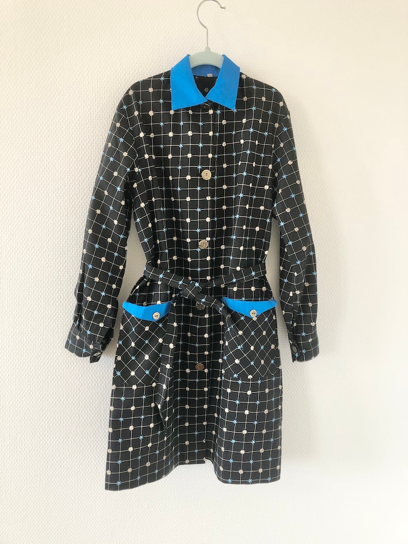 Robe vintage enfant des années 1960 / robe à fleurs noires bleues / blouse 10 ans / fabrication française / French vintage dress 60s image 1
