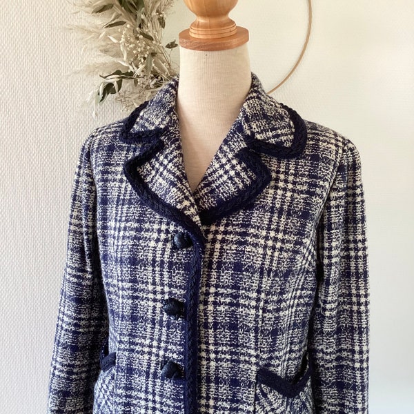 Veste en tweed vintage 1970 / veste laine brodée blanche et bleu galon / fabrication française / fait main / french vintage jacket 70’s