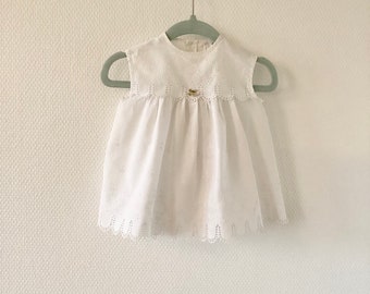 Robe brodée vintage pour enfant années 1960 / robe dentelle coton blanc/ taille 6 mois / fabrication française / French vintage dress 60’s