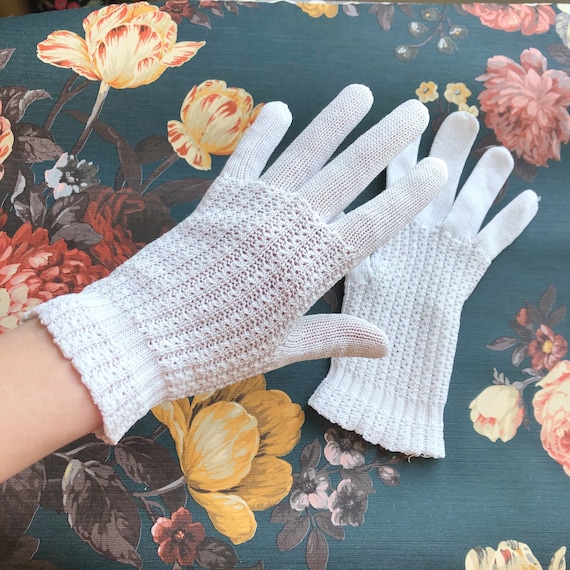 Old crochet gloves 1950 / vintage white crochet g… - image 1