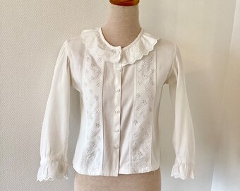 Alte weiße Baumwoll-Spitzenbluse aus den 1940er Jahren / Vintage-Damenhemd / Spitzenkragen / handgefertigt / französische Vintage-Bluse aus den 40er Jahren