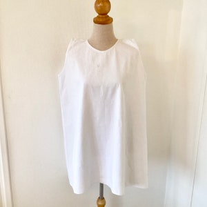 Old night dress 1920 / MH embroidered white cotton linen nightgown / handmade / old lingerie / French antique nightdress 20’s