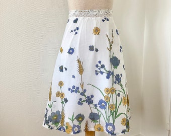 Jupe fleurs vintage 1960 / jupe midi fleurs blanc bleu dentelle / jupe sixties trapèze mi longue / fait main / french vintage skirt 60’s