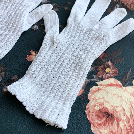 Old crochet gloves 1950 / vintage white crochet g… - image 4