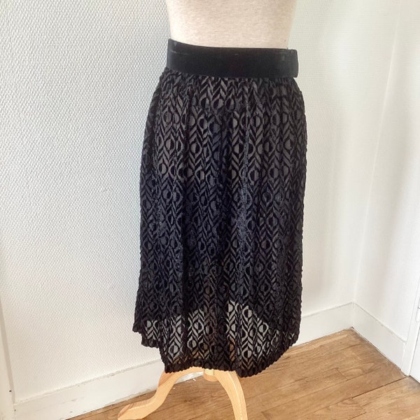 Jupe velours vintage 1970 / jupe midi en velours noir / jupe sixties trapèze mi longue / fait main / french vintage skirt 70’s