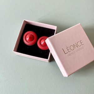 Vintage clip on earrings 1970 / red lightweight plastic ear clips / handmade / antique jewelry / French vintage earring 70’s