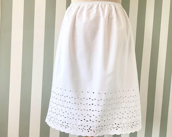 Enagua vintage de los años 60 / falda vintage de encaje de algodón blanco / hecho en Francia / lencería vintage / enagua vintage francesa de los años 60