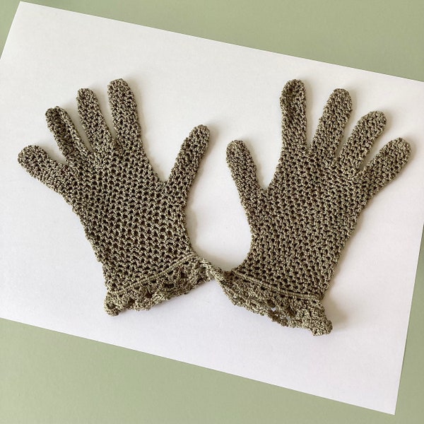 Gants dentelle anciens 1940 / gants gris en crochets enfant / dentelle du puy en velay / gants cérémonie / french antique lace glove 40’s