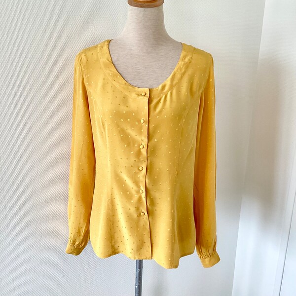 Chemisier Cacharel vintage 1970 / chemise femme en soie jaune moutarde à pois / blouse ancienne / made in France / french vintage shirt 70’s