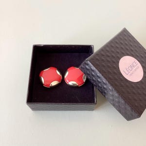 Vintage 1970s earrings / gold and red plastic ear clips / antique art deco jewelry / French vintage earring 70’s