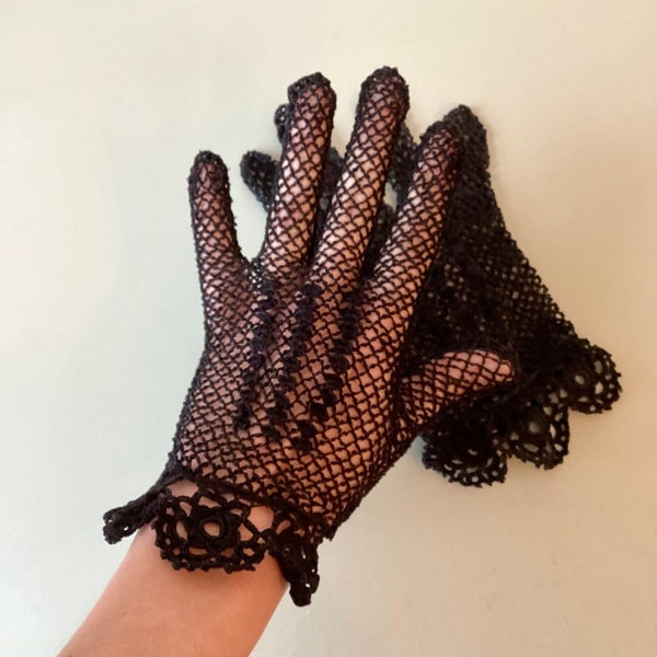 Gants dentelle anciens 1940 / gants vintage en crochet noir / fait main / gants cérémonie dentelle / french antique lace glove 40’s