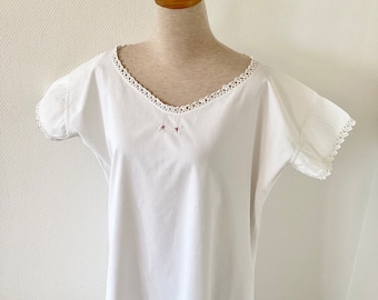 Robe de nuit ancienne 1920 / chemise de nuit coton blanc dentelle lettres brodée AC rose / robe de ferme / french antique nightdress 20’s