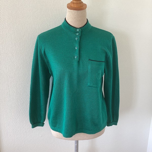 Pull vintage 1970 / pull en laine verte / poche brodée L / col bouton / fabrication française / french vintage pull 70’s