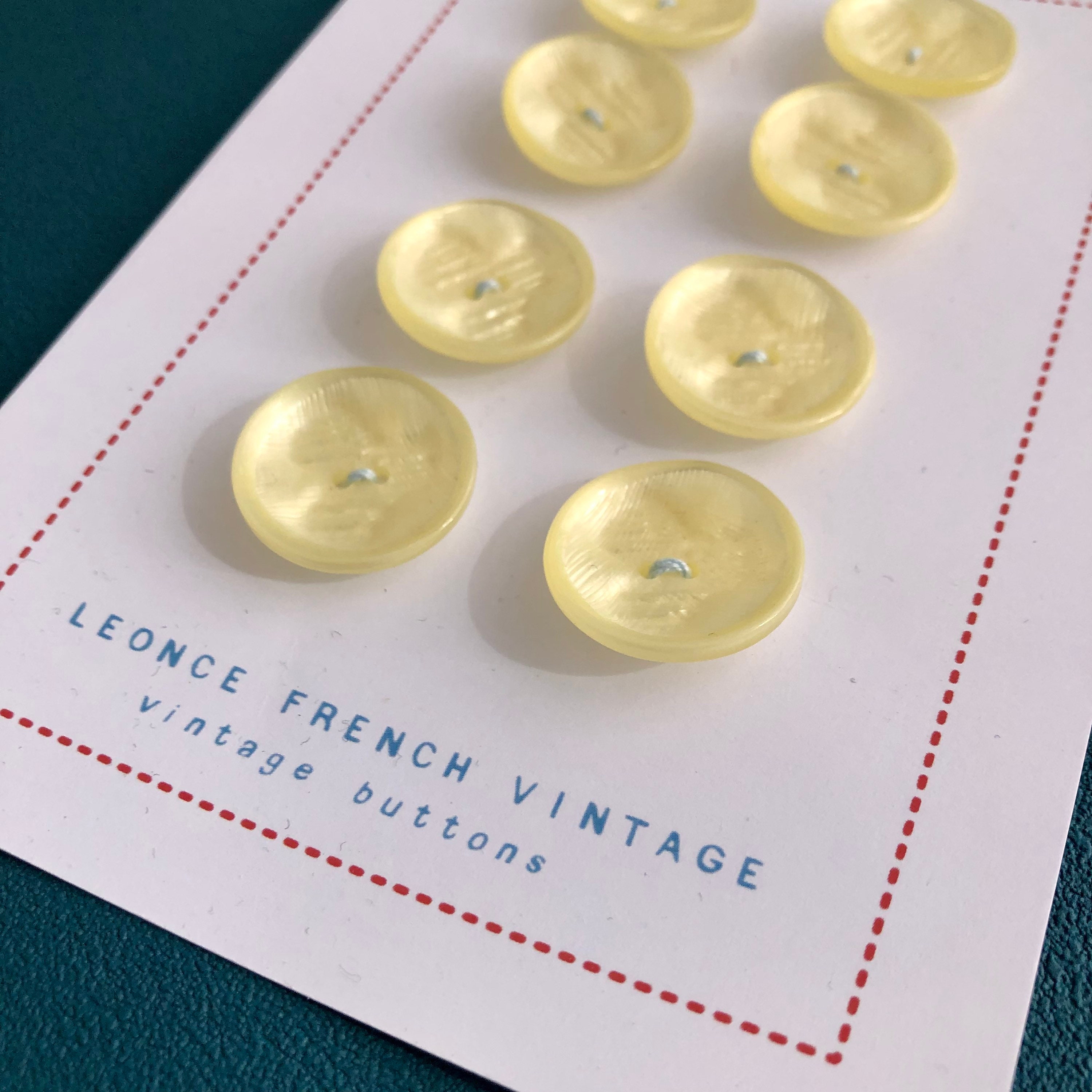 Lot De 7 Boutons Vintage Jaunes à Deux Trous - Diamètre 2.1 Cm, Référence 545, Origine France