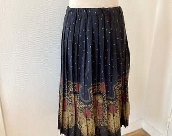 Vintage 1970 midi skirt / black pleated midi skirt with orange flowers and small beige polka dots / long skirt / French vintage skirt 70’s