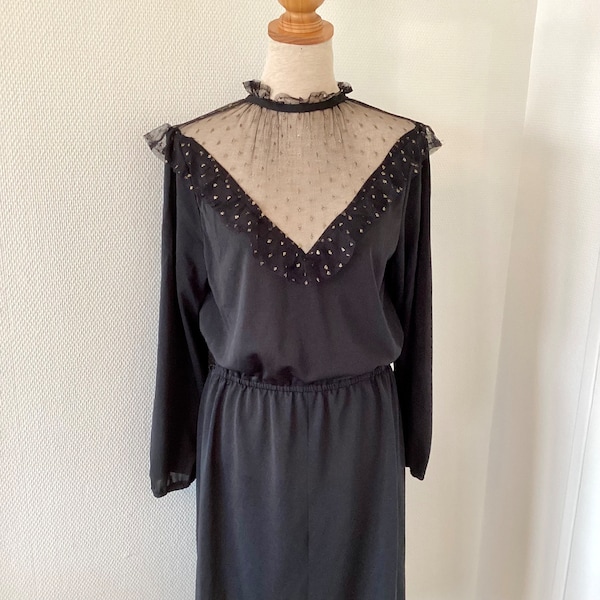 Robe vintage 1970 / robe midi noire brodée dorée / dentelle et décolleté dans le dos / robe ancienne / french vintage dress 70’s