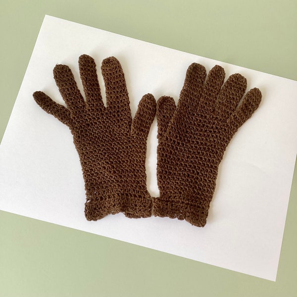 Gants dentelle anciens 1940 / gants brun en crochets enfant / dentelle du puy en velay / gants cérémonie / french antique lace glove 40’s