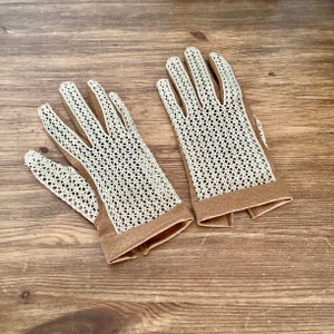 ancienne paire de gants de femme élégante