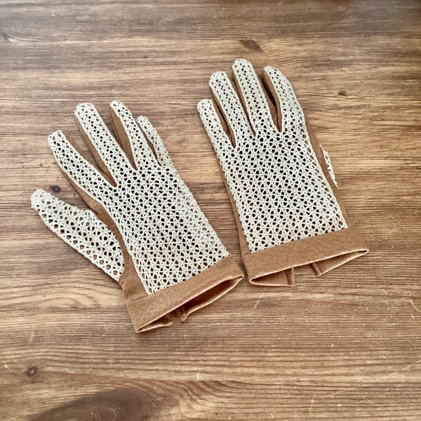 Gants dentelle anciens 1960 / gants vintage en crochet beige / gants victoriens / gants cérémonie dentelle / french antique lace glove 60’s