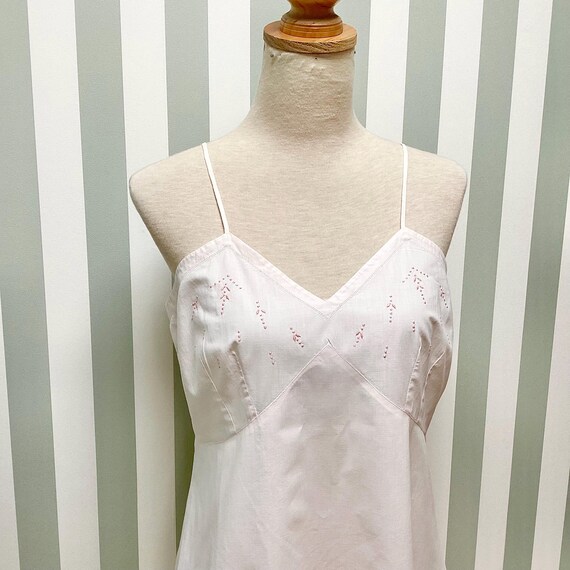 Robe de nuit ancienne 1920 / chemise de nuit coton rose brodée fleur rose / robe été / lingerie ancienne / french antique nightdress 20’S