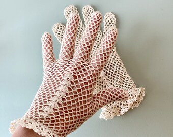 Vecchi guanti di pizzo 1930 / guanti all'uncinetto beige vintage / guanti vittoriani / guanti da cerimonia fatti a mano / guanto di pizzo antico francese anni '30