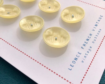 Lot De 7 Boutons Vintage Jaunes Deux Trous - Diamètre 2.1 Cm, Référence 545, Occasion