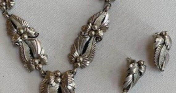 Vintage Sterlig Silver Necklace and Earing Set. 1… - image 2