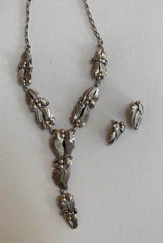 Vintage Sterlig Silver Necklace and Earing Set. 1… - image 1