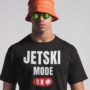 Jetski-modus op Waverunner Seadoo Yamaha PWC Watersport Kawaski heren dames cadeaushirt - Unisex jersey T-shirt met korte mouw