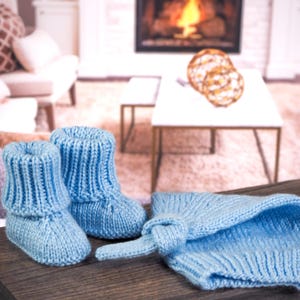 Seamless Knit Baby Hat and Booties | Soft Blue Newborn Outfit | Baby Shower Gift Set | Handcrafted Baby Accessories | Cozy Baby Clothes