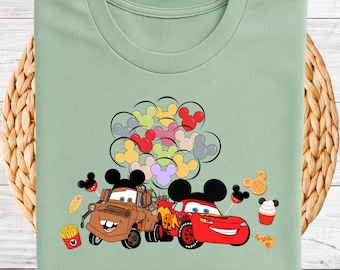 Camiseta con globos y bocadillos de McQueen y Mater, Rayo McQueen, camiseta con globos y bocadillos de Mickey, camiseta de Pixar Friends, atuendo para viaje familiar de Disney