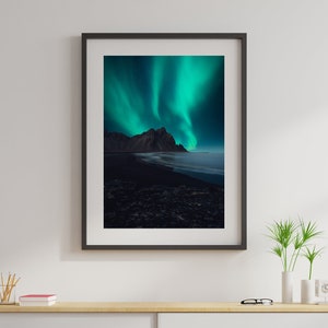 Digitaler Fotodruck Von Nordlichtern in Island | Fotokunst für Büro | Wohnkultur Wandkunst | Digitales Kunstwerk