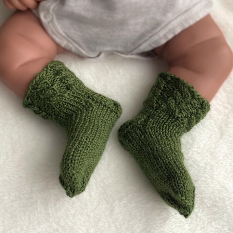 Kabelgebreide pasgeboren sokken Handgebreide wollen sokken voor baby Handgemaakt kraamcadeau verwacht moeder aanwezig afbeelding 2
