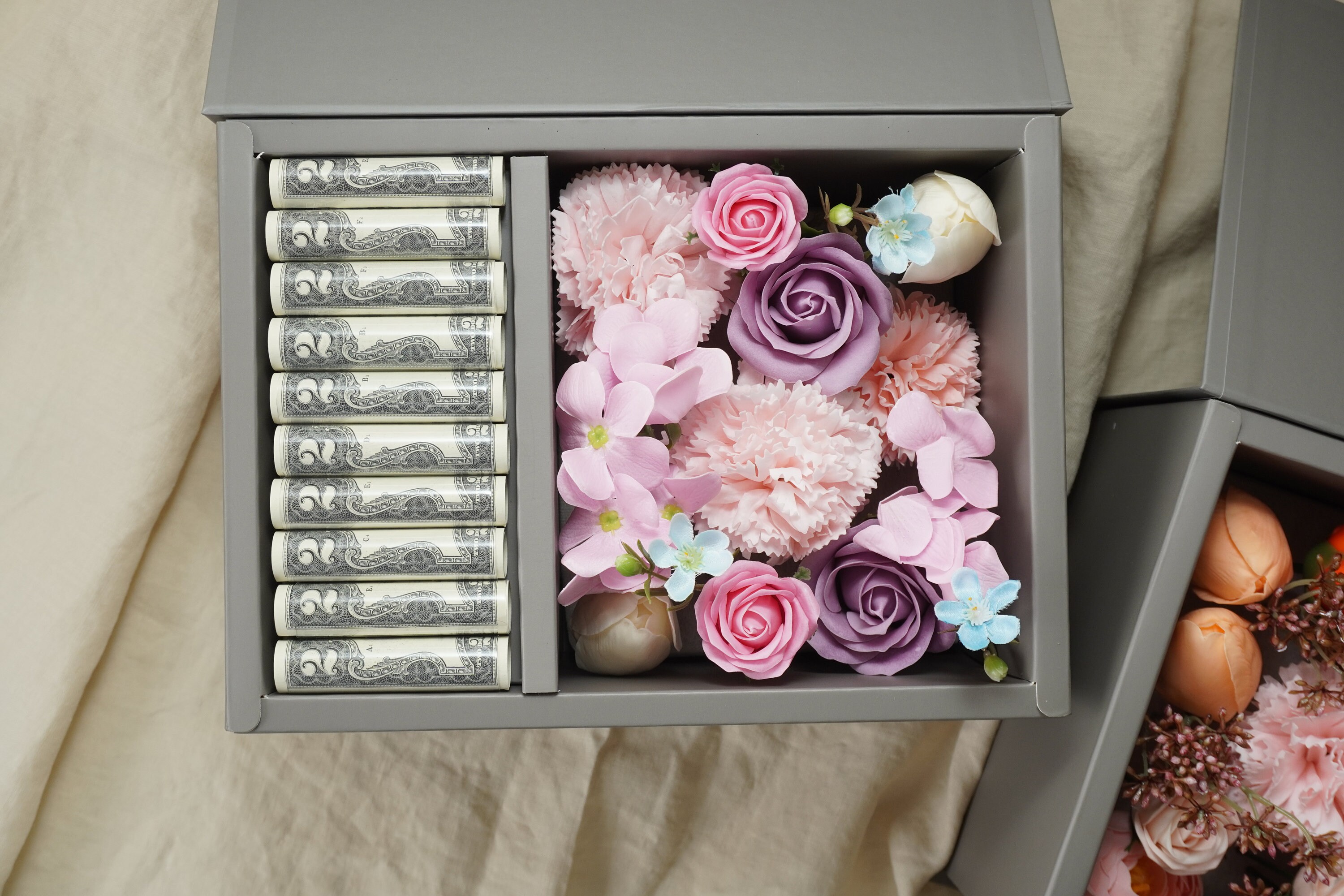 money flower box ©bluebellflowers  Money flowers, Creative money gifts,  Wedding gift money