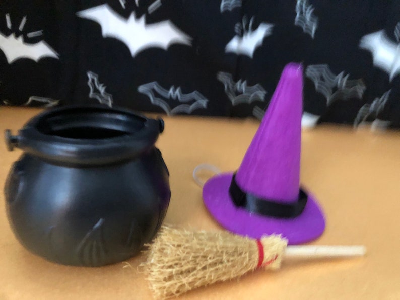 Witch Hat for Small Animals purple hat/combo