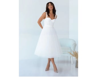 Elegante vestido midi blanco con corsé: perfecto para bailes, graduaciones, compromisos / tunning Vestido midi blanco entallado y con vuelo y escote corazón