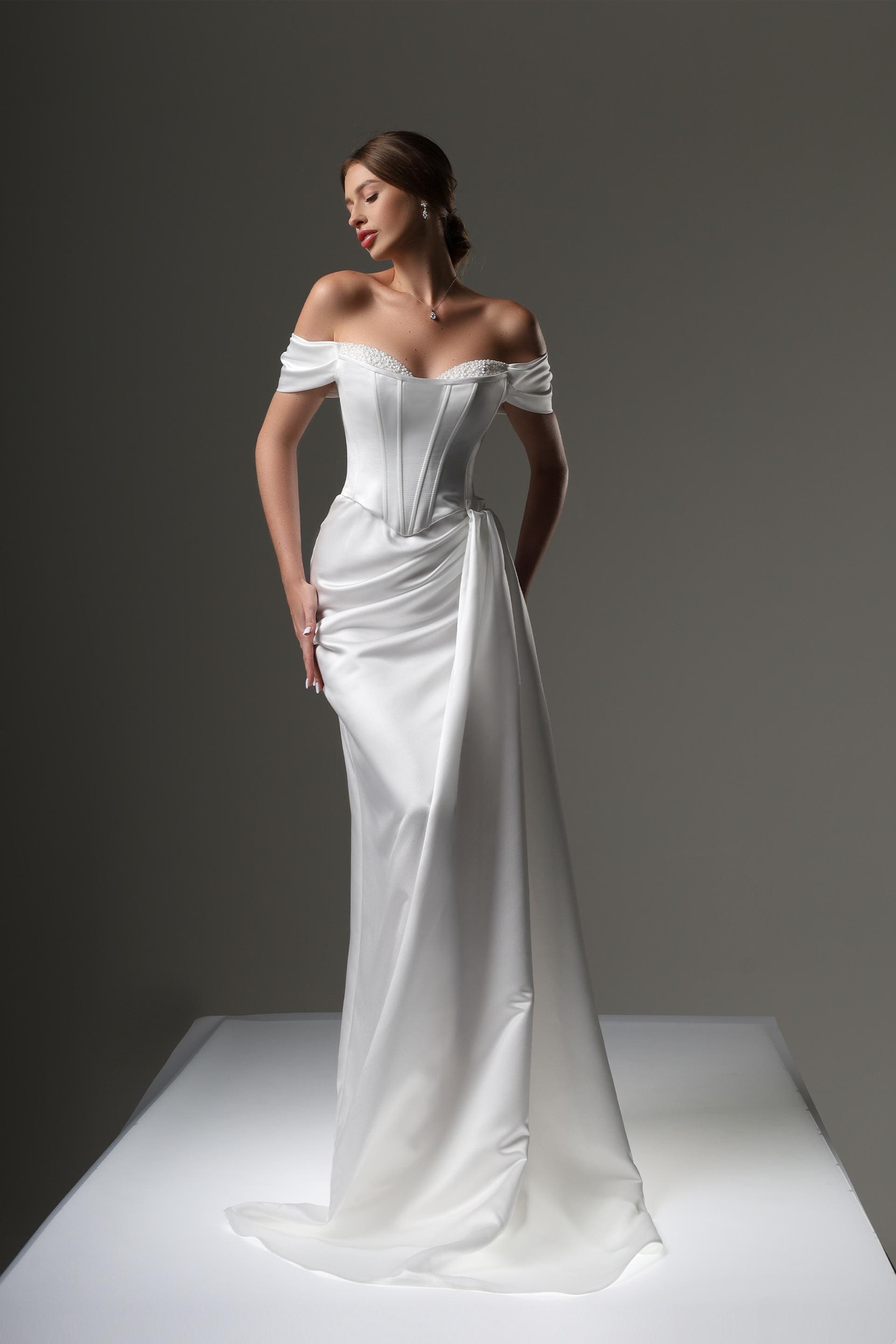 White Satin Bodycon Maxi Dress: Sweetheart Neckline Bridal Gown