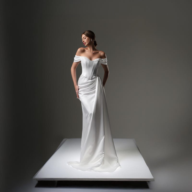 Simple White Satin Sleeveless Bodycon Gown Dress main image 0