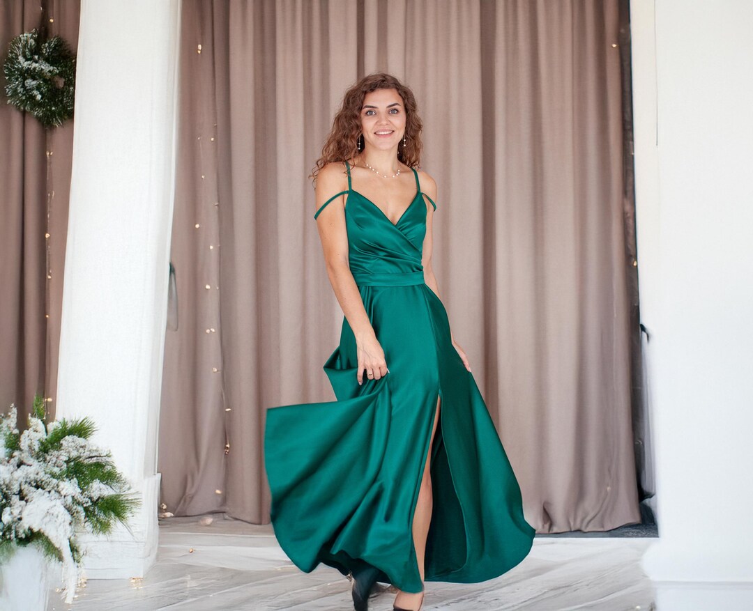 emerald green a line dress Elegant Long A-line Evening Maxi With Spaghetti Straps and Side Slit Party goingout Wedding dresses with slit Color:Green Order Swatch Color may