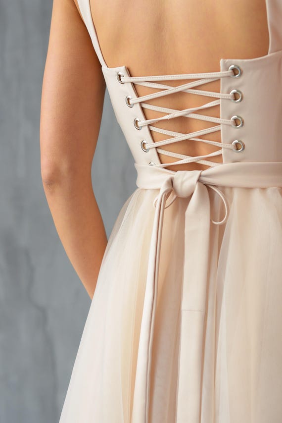 david's bridal champagne wedding dress Galina ivory US 12, UK 14 – Eve's Wedding Shop Sleeveless Peter Pan Collar Size:2X(22) Hire dress