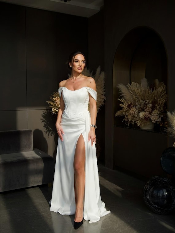 halter neck white dress Sylvie Plunge V-Neck Maxi Womens Mini Dresses SHEIN long sleeve wedding dress Style:Dress + Rose Acc + Sleeves + Back Bow + Train complemented by a button