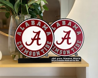 Universität von Alabama 3D gedrucktes Schreibtischschild - 9 Zoll hohes Crimson Tide Dekor - Bama Schreibtisch Namensschild - Alabama Fan Geschenk - College Büro Dekor -