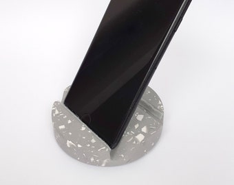 Soporte para teléfono o iPad de terrazo gris hecho a mano / Accesorio de escritorio minimalista moderno