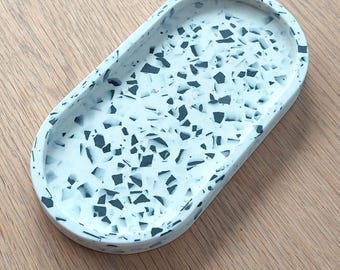 Bandeja ovalada de terrazo hecha a mano – Jesmonite blanco y negro